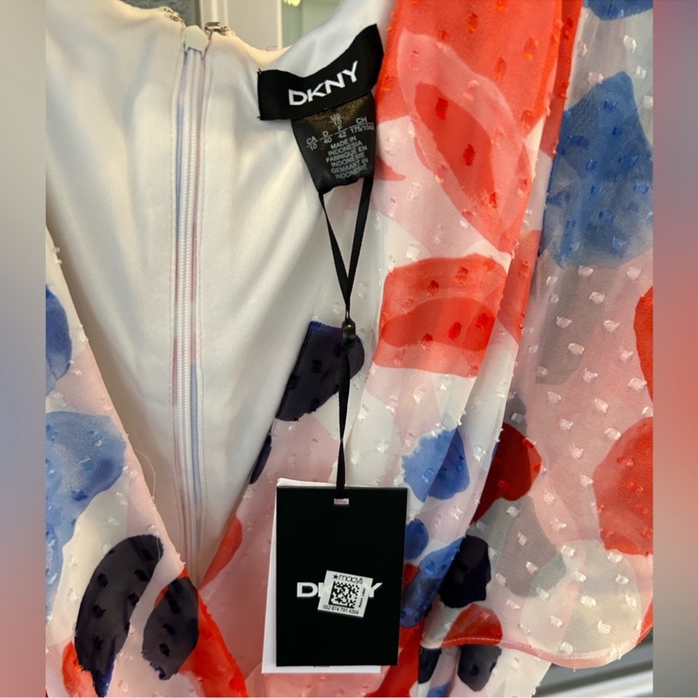 DKNY Floral Wrap Dress NWT Size 10 Chiffon Flutter Sleeve Tie Waist V-neck - Picture 5 of 7